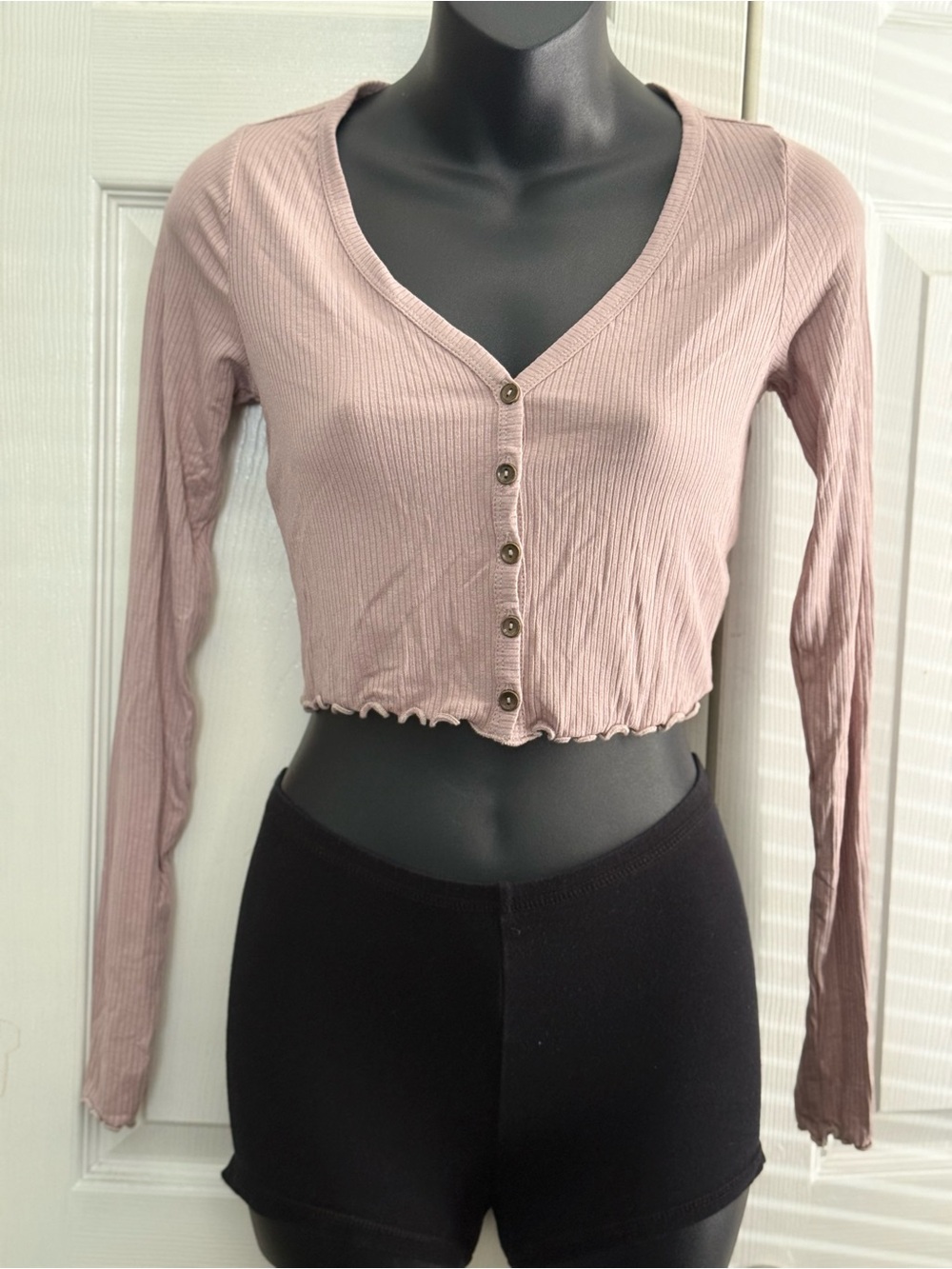 Popular 21 Ribbed V-Neck Cropped Button Front Top in Mauve Long Sleeve Size S